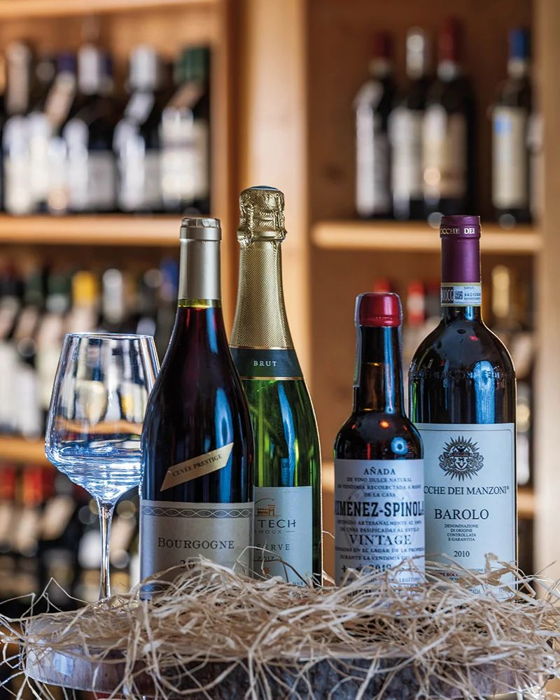 Bottiglie di Borgogna, spumante, Jiménez-Spínola e Barolo